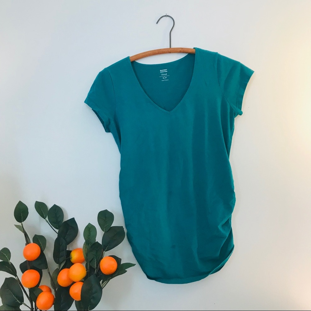 Old Navy fitted maternity v-neck